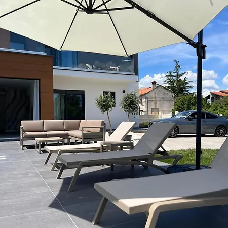 Luxury Kiara With Private Heated Pool And Jacuzzi- 15min From Sea 别墅