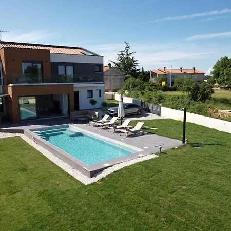 Luxury Kiara With Private Heated Pool And Jacuzzi- 15min From Sea
