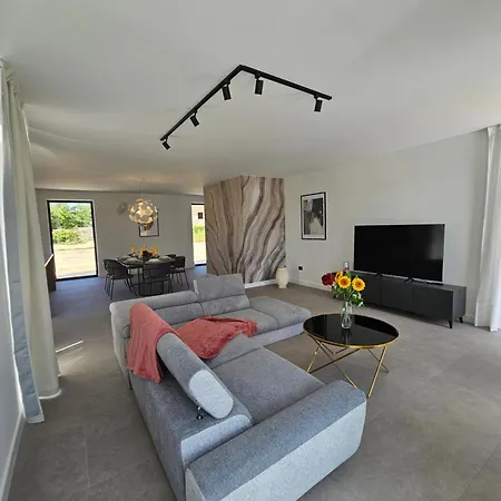 Luxury Kiara With Private Heated Pool And Jacuzzi- 15min From Sea 别墅