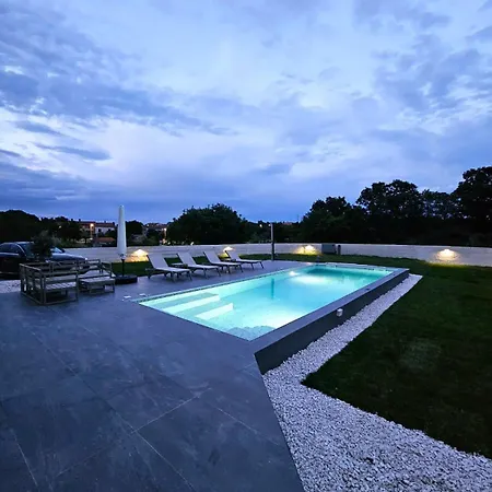 Luxury Kiara With Private Heated Pool And Jacuzzi- 15min From Sea 别墅