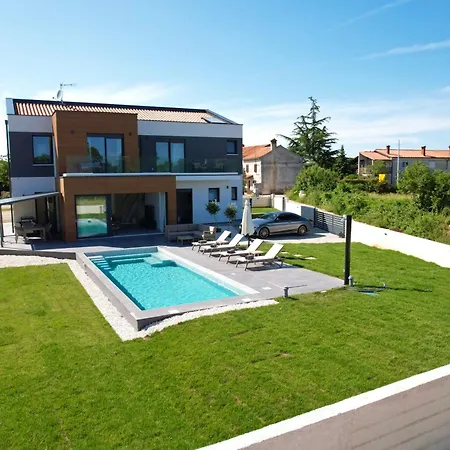 Luxury Kiara With Private Heated Pool And Jacuzzi- 15min From Sea Orbanici