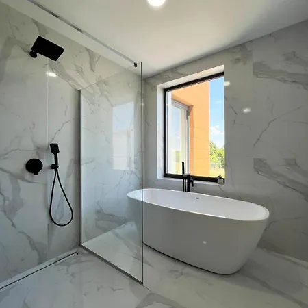 Luxury Kiara With Private Heated Pool And Jacuzzi- 15min From Sea Villa *