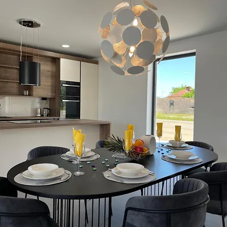 Luxury Kiara With Private Heated Pool And Jacuzzi- 15min From Sea Villa Orbanići