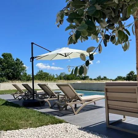 Luxury Kiara With Private Heated Pool And Jacuzzi- 15min From Sea Orbanići