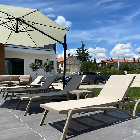 Luxury Kiara With Private Heated Pool And Jacuzzi- 15min From Sea