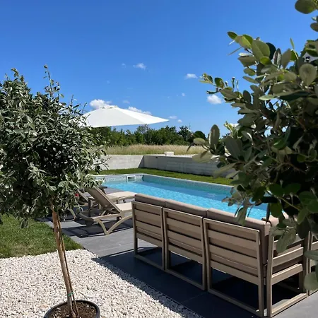 Luxury Kiara With Private Heated Pool And Jacuzzi- 15min From Sea Villa Orbanići