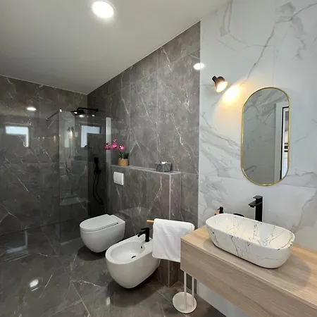 Villa Luxury Kiara With Private Heated Pool And Jacuzzi- 15min From Sea Orbanici