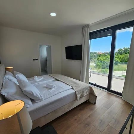 Villa Luxury Kiara With Private Heated Pool And Jacuzzi- 15min From Sea Orbanići
