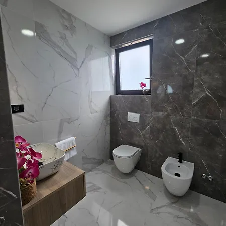 Luxury Kiara With Private Heated Pool And Jacuzzi- 15min From Sea
