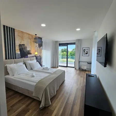Luxury Kiara With Private Heated Pool And Jacuzzi- 15min From Sea Orbanici