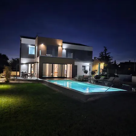Luxury Kiara With Private Heated Pool And Jacuzzi- 15min From Sea Villa Orbanići